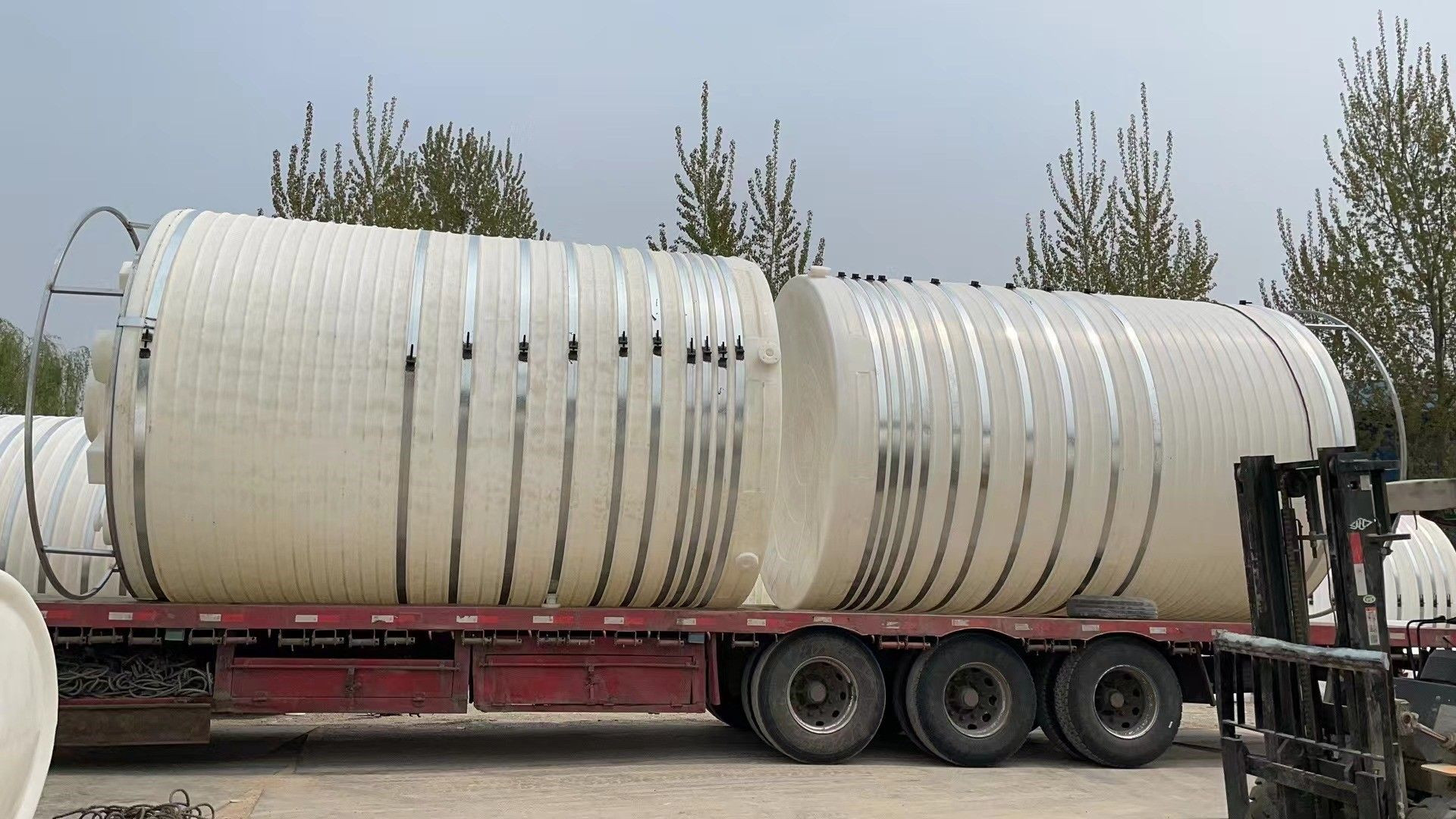 Large storage tank (10 tons)